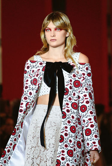 早春穿衣15个元素减龄变少女