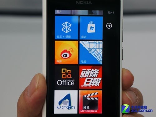 抛光聚碳酸酯 白色诺基亚Lumia 800真机图赏