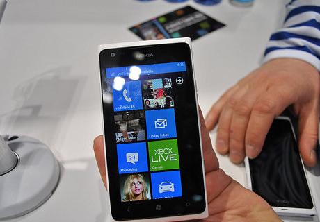 诺基亚Lumia900裸机2840元 或推粉色款