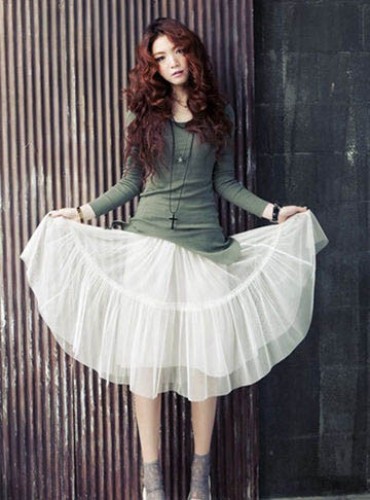 香港购物热心推荐：半身裙巧搭显高挑