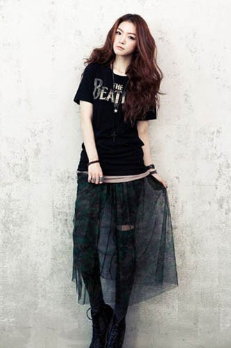 香港购物热心推荐：半身裙巧搭显高挑