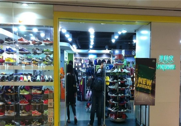 香港运动家波鞋低至半价