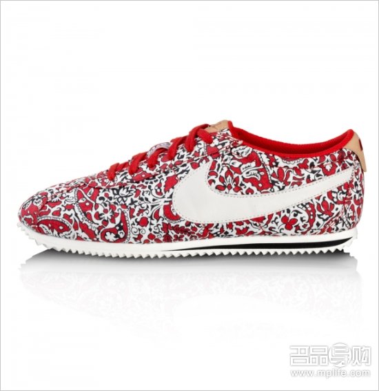 Nike首发碎花坡跟鞋香港上市