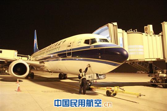新疆喀什-香港包机实现首航 