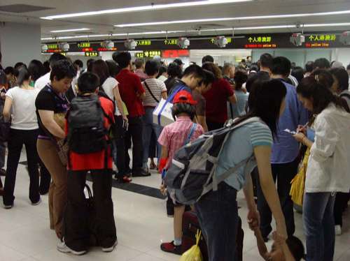 香港四天内恰逢两节 出入境人数逾287万人次