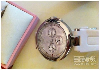 HK中转烧4个CHANEL若干金饰