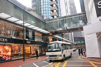 奢侈品在香港“曝光率”之高 内地客成消费主力