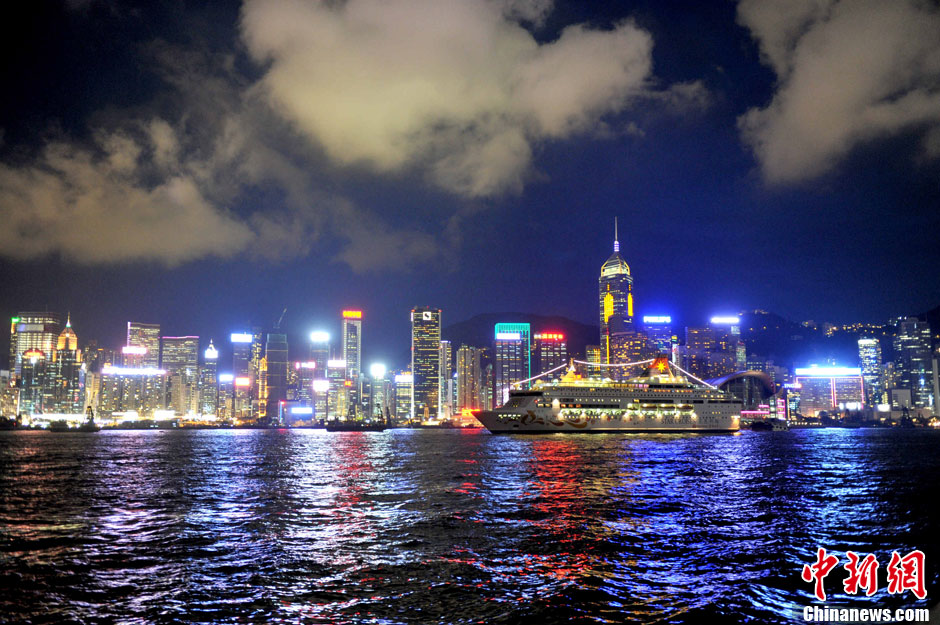 绚丽多彩的香港维多利亚港夜景(组图)