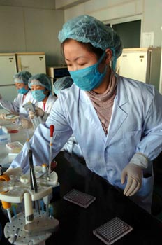 香港确认感染禽流感男童曾在广州菜市场接触活鸭 广东禽流感监测正在进行 