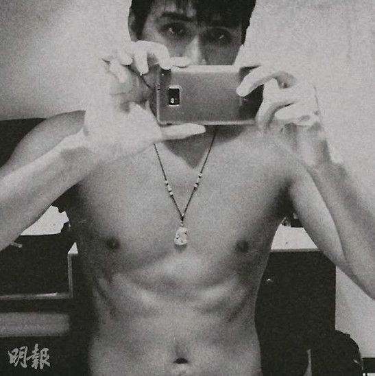 候选港姐钟丽第二波艳照流出 诱人自拍