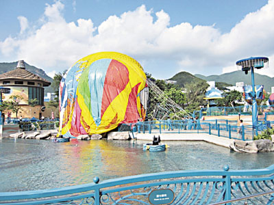 香港：海洋公园观光氦气球高空急坠地面