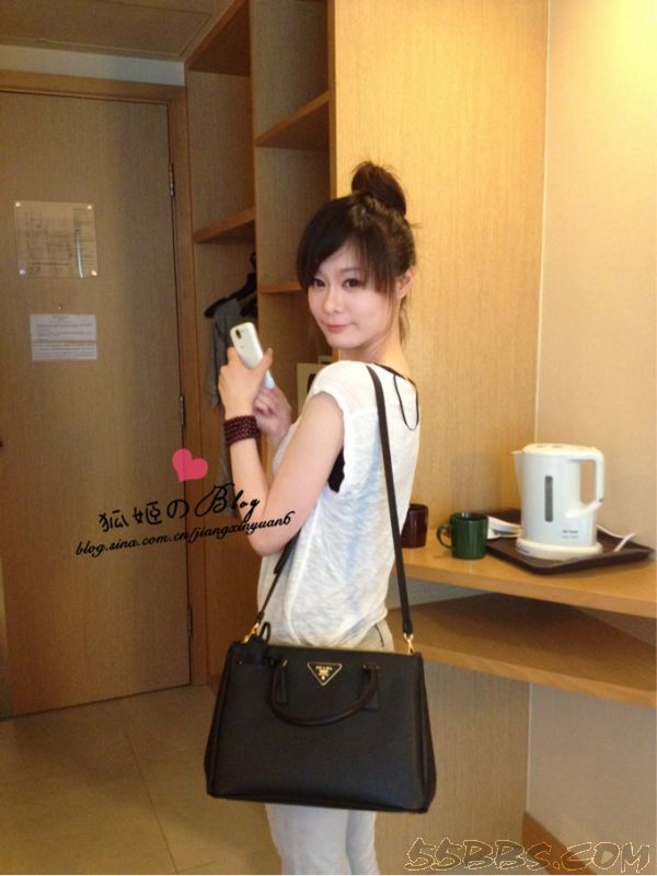 香港购物及美食 prada、卡地亚及化妆品等等