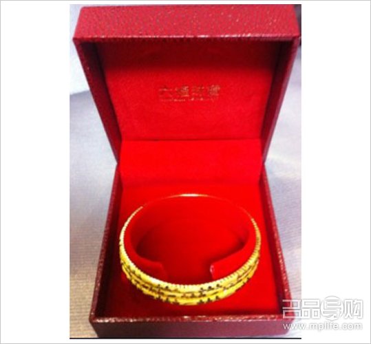 香港六福1克拉钻戒金饰GUCCI包