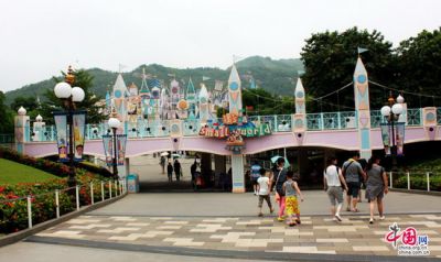 香港迪士尼乐园 穿越神奇梦幻的小小世界(组图)