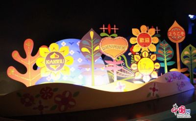 香港迪士尼乐园 穿越神奇梦幻的小小世界(组图)