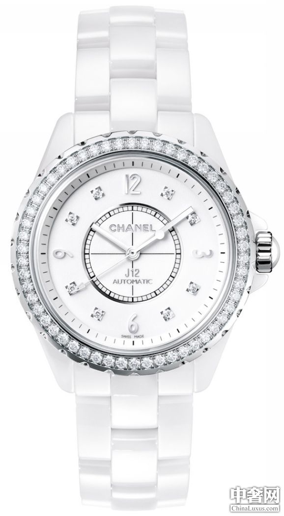 现代而隽永的J12系列：走进香奈儿的腕表世界