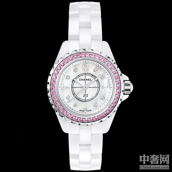 现代而隽永的J12系列：走进香奈儿的腕表世界
