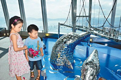 2万个罐头制成香港景物展品 为港旅游业增新亮点