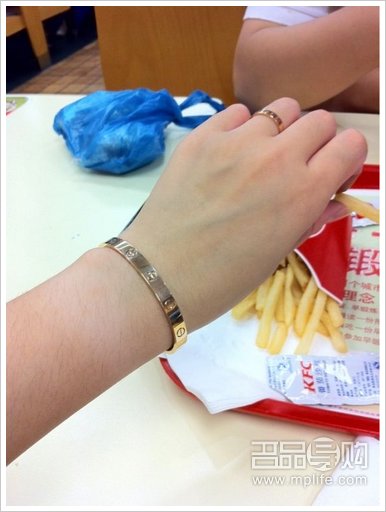 香港购物收CHANEL包卡地亚周大福