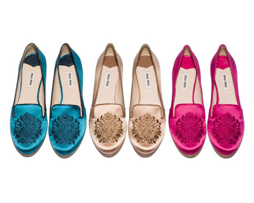 优雅与少女味兼备 MIU MIU 秋冬平底鞋被追捧