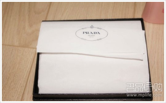 香港购物收PRADA GUESS DKNY3个
