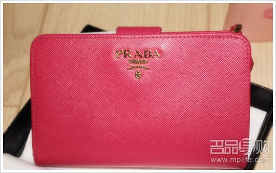 香港购物收PRADA GUESS DKNY3个