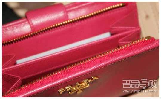 香港购物收PRADA GUESS DKNY3个