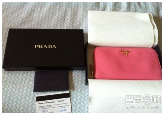 香港购物买大牌涨价前入PRADA碟4包