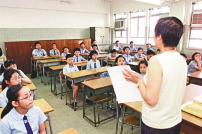 香港教育局长称国民教育质疑：要洗脑很困难(组图)
