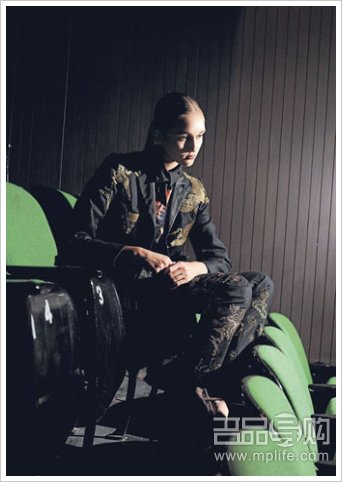 香港购物：Dries Van Noten新款皇帝龙袍