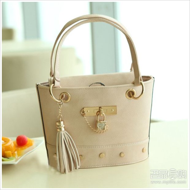 香港购物：蜜月必败婚包 清新淑女范