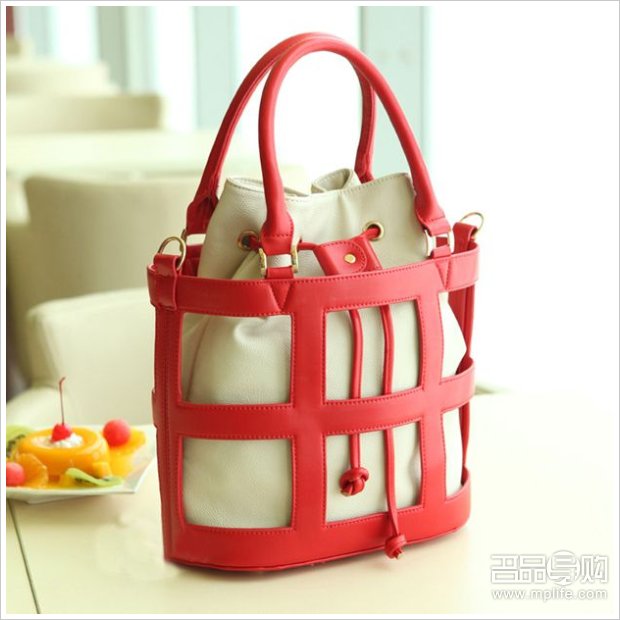 香港购物：蜜月必败婚包 清新淑女范