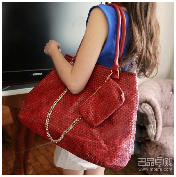 香港购物：这些有范潮人包 你hold住吗?