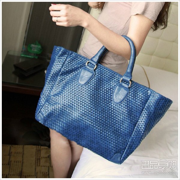 香港购物：这些有范潮人包 你hold住吗?