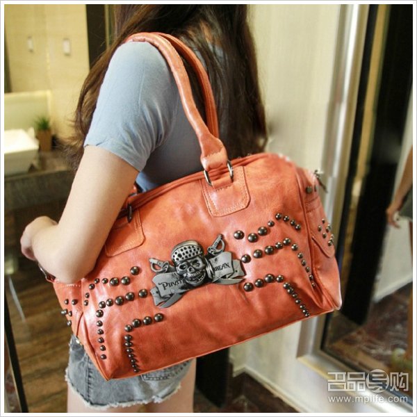 香港购物：这些有范潮人包 你hold住吗?