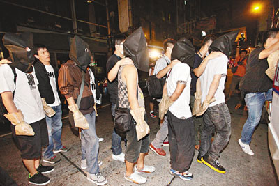 香港酒吧扫“迷幻派对” 缴价值10万毒品