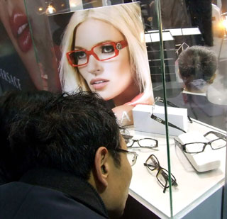 亮视点眼镜展览场 太阳眼镜低至5折