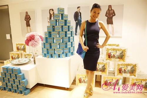 H&M PR亲身示范新款华丽风配饰