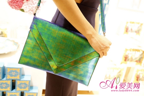 H&M PR亲身示范新款华丽风配饰