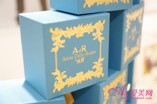 H&M PR亲身示范新款华丽风配饰