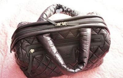 香港购物抢到限量版超萌CHANEL保龄球包