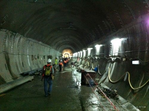 西港岛线行车隧道贯通 预计2014年竣工 