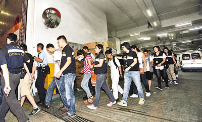 香港拘捕30名“水客” 检获大量奶粉及日用品