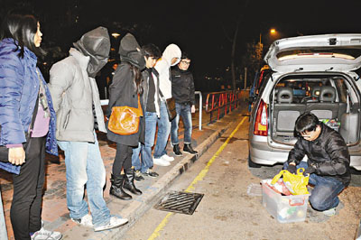 截“毒品快餐车” 香港警方拘捕3名毒贩