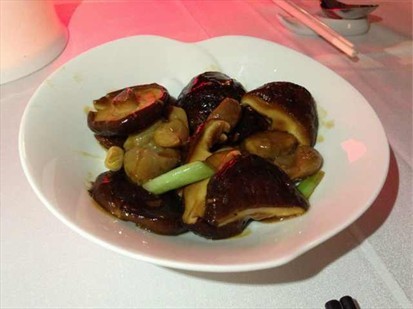 八月居 — 伴着美景尝美食