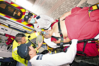 香港200磅男子公车猝死 司机感叹自己不懂急救
