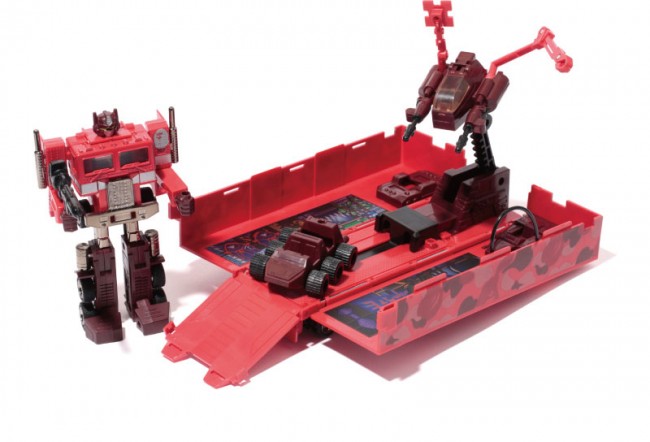 香港时尚购物：BAPE x Transformers（变形金刚）Red Camo系列