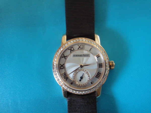 一个人香港血拼,败PRADA,CHANEL,CHLOE等