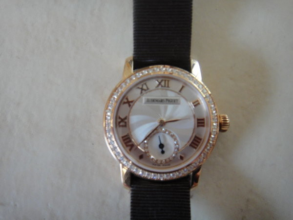 一个人香港血拼,败PRADA,CHANEL,CHLOE等