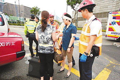 杭女游客车祸伤 赶机拒送院